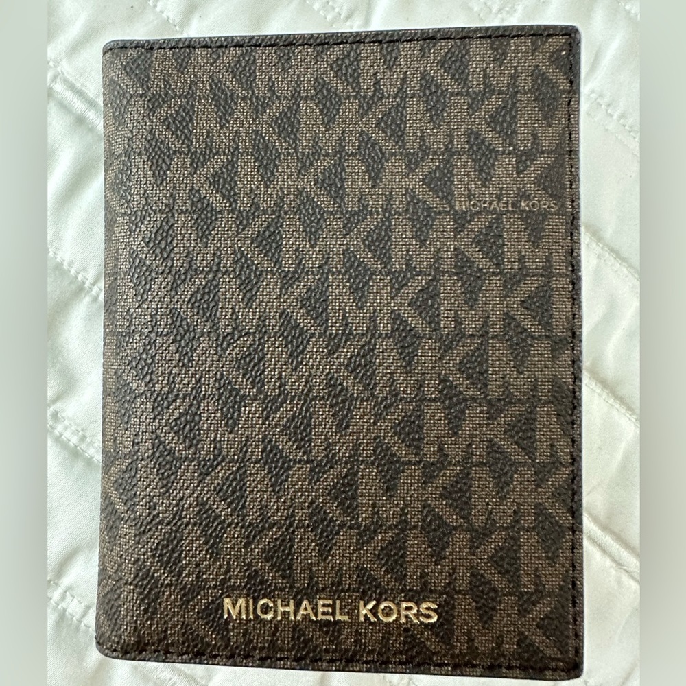 NWOT Michael Kors emblem Passport/ID Holder